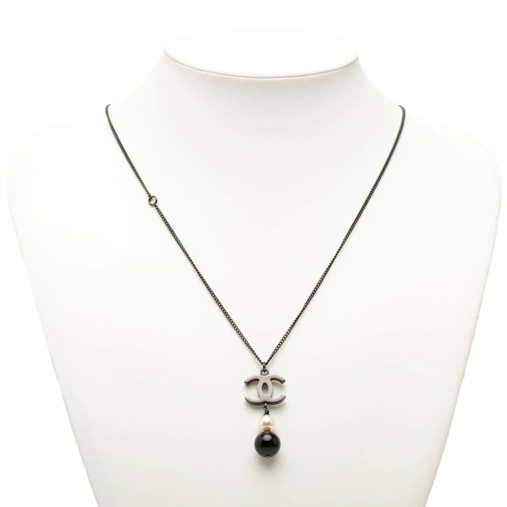 CHANEL Black Pearl Logo Necklace - Picture 6 of 6
